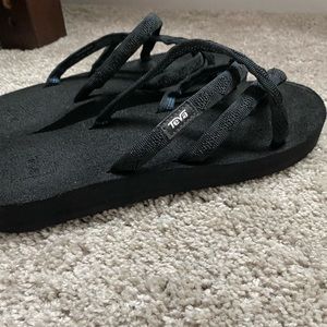 Teva Olowahu sandals, Size 9